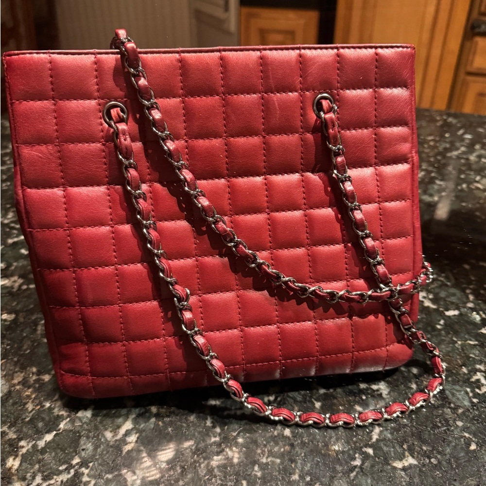 CHANEL Red Quilted chocolate bar Tote with Silver Chain - Picture 2 of 8